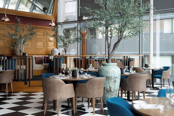 Petit déjeuner, déjeuner et dîner servis sur place