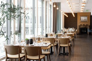 Breakfast, lunch and dinner served