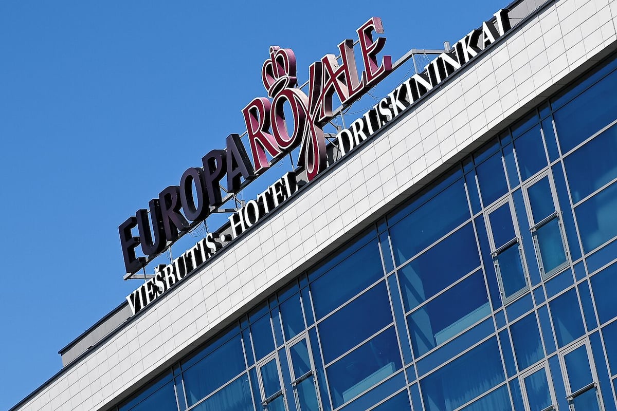 superior room | 1 bedroom, in-room safe, desk, laptop workspace