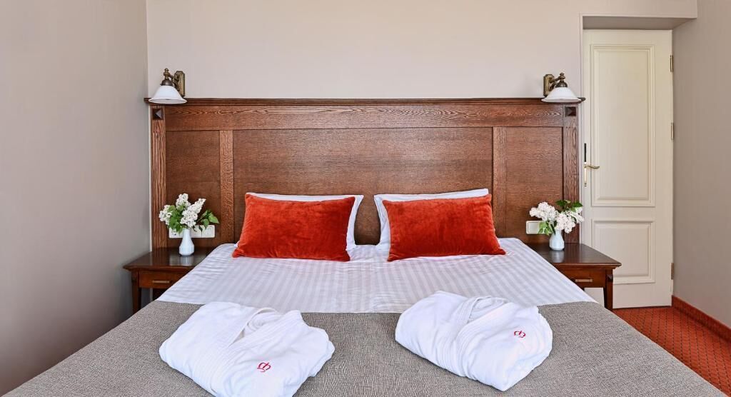 standard double or twin room, 1 double or 2 single beds, city view | 1 bedroom, in-room safe, desk, laptop workspace