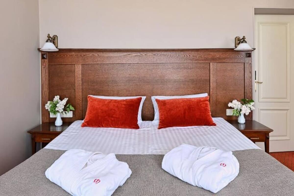 standard double or twin room, 1 double or 2 single beds, city view | 1 bedroom, in-room safe, desk, laptop workspace