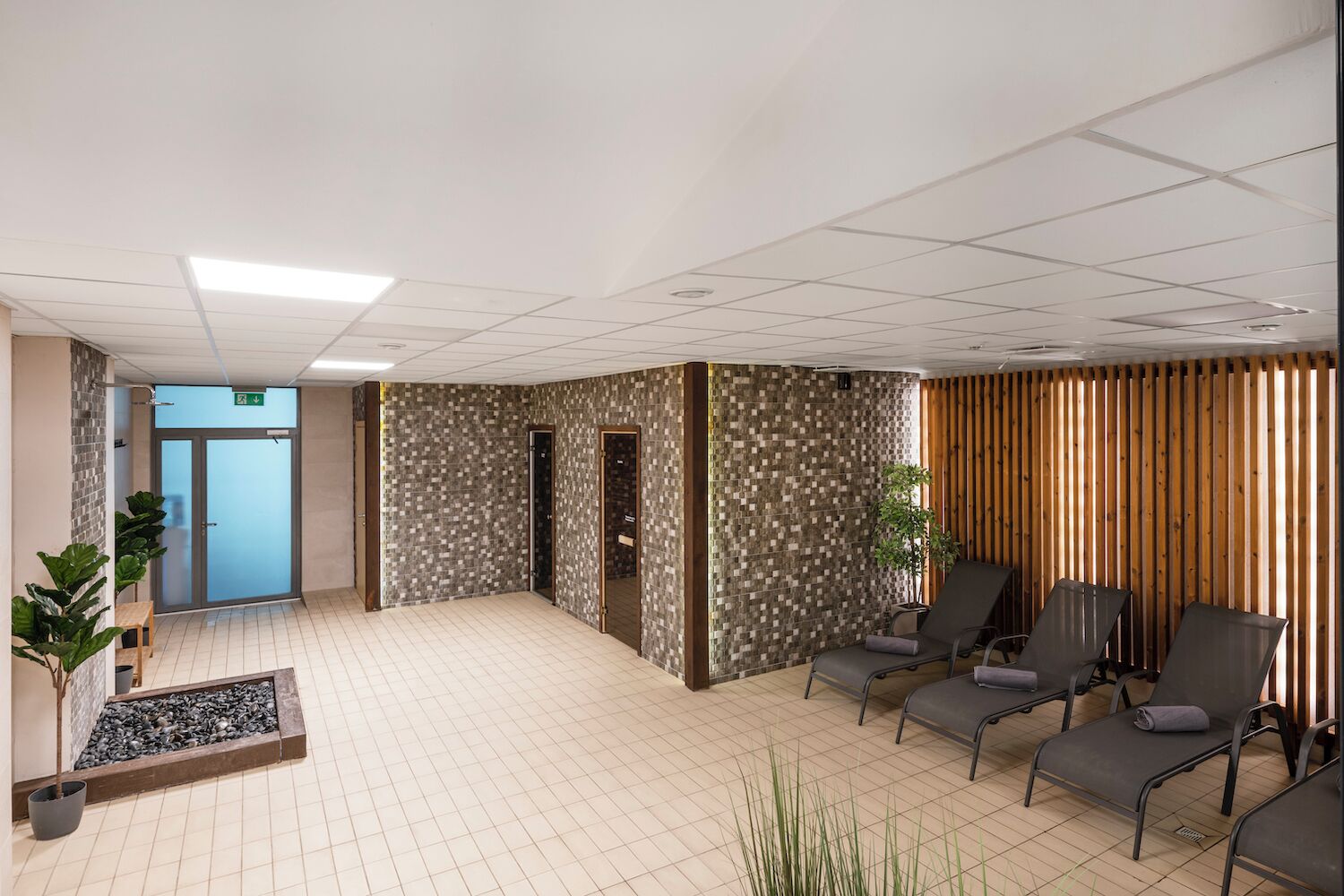 sauna, steam room, body treatments, body wraps, body scrubs