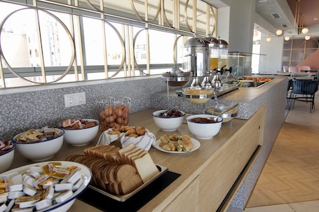 Colazione a buffet inclusa, servita tutte le mattine