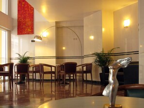 Coin salon dans le hall