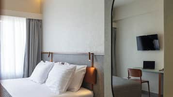 Superior Double or Twin Room | In-room safe, desk, blackout drapes, soundproofing