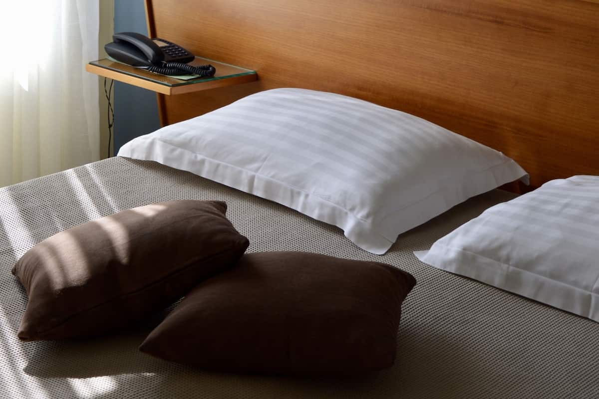 Standard Double or Twin Room | In-room safe, desk, blackout curtains, soundproofing