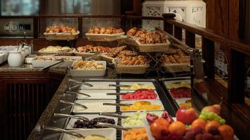 Dagelijks ontbijtbuffet (CZK 439 per persoon)