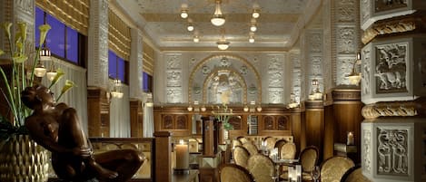 Se sirven desayunos, almuerzos, cenas y cocina local