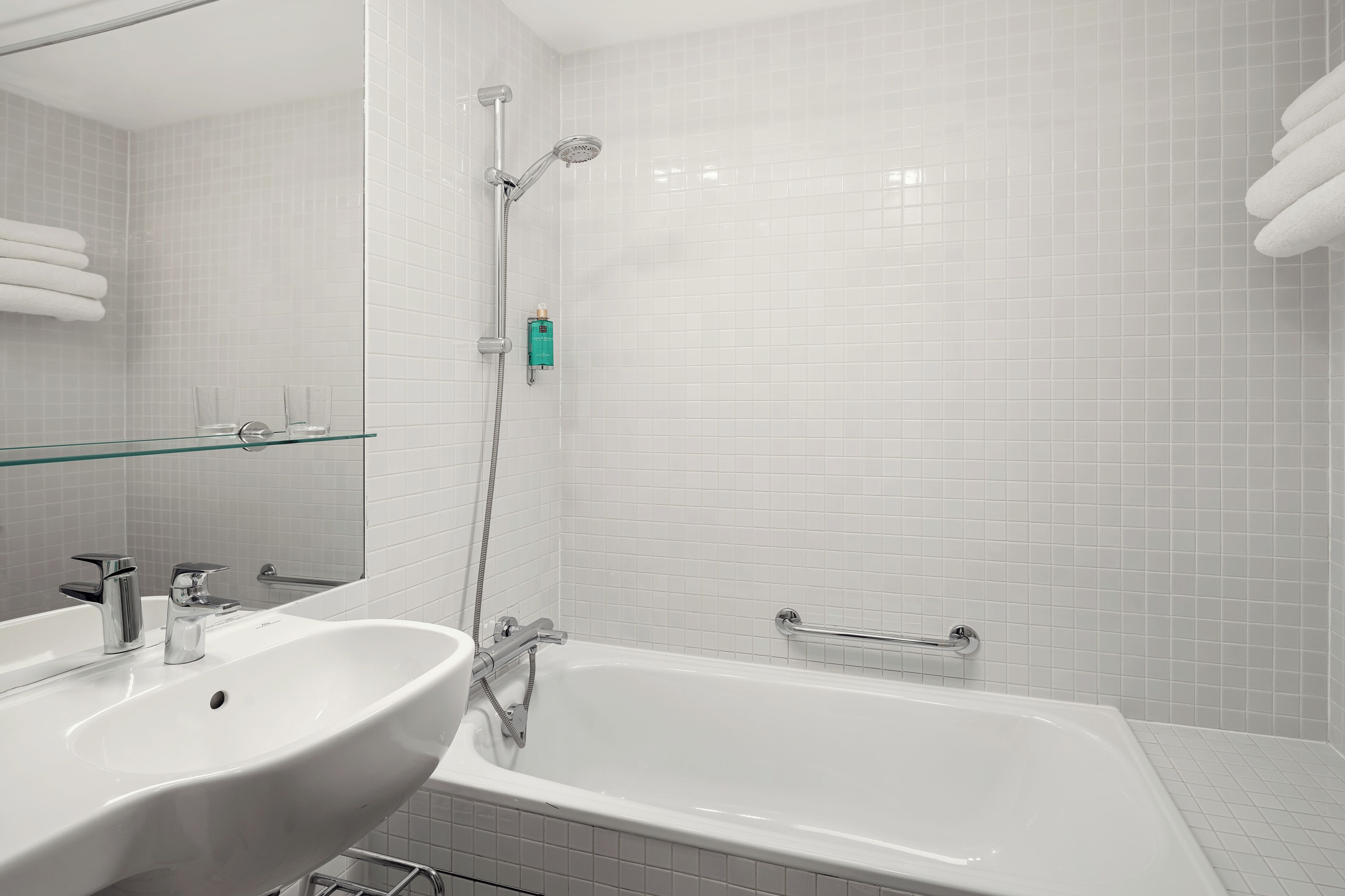 superior double or twin room (old town view) | bathroom | free toiletries, hair dryer, towels