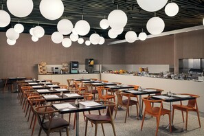 Daily buffet breakfast (EUR 15 per person) - Metropol Design Hotel Old Town (Prague)