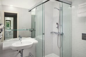 Free toiletries, hair dryer, towels - Metropol Design Hotel Old Town (Prague)