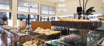 弗洛兰斯诺沃利希尔顿花园酒店