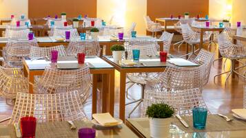 Breakfast, lunch and dinner served