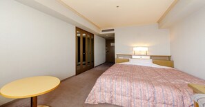 Desk, blackout drapes, alarm clocks - Hotel Pearl City Kobe (Kobe)