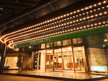 住宿正面 - 傍晚/夜晚