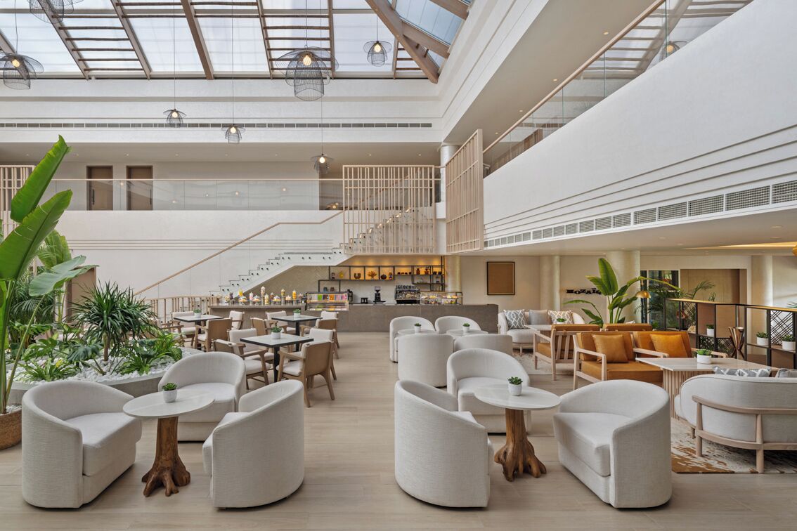 3 restaurants, breakfast served