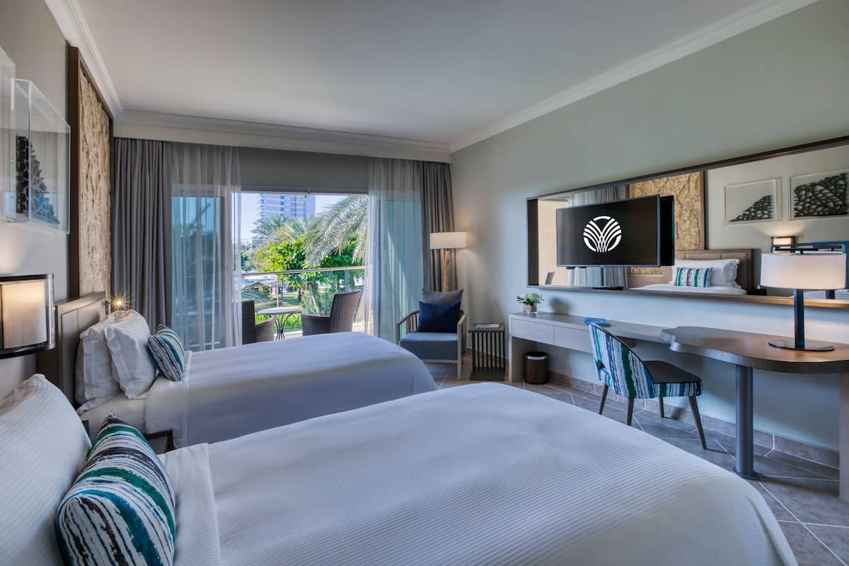 客房, 2 张单人床, 阳台, 花园景观 | 1 多间卧室、羽绒被、迷你吧、客房内保险箱