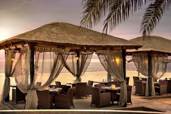 3 restaurants; breakfast, lunch, and dinner served - Fujairah Rotana Resort & Spa (Al Aqah)