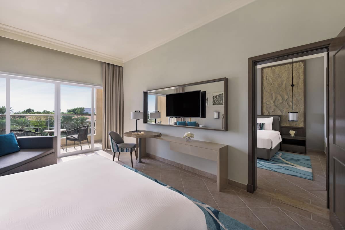 家庭房, 多张床, 连通房 | 1 多间卧室、羽绒被、迷你吧、客房内保险箱