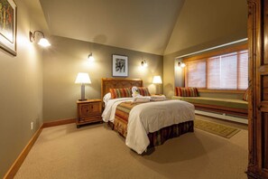 Premier Room, 1 Queen Bed, Mountain View