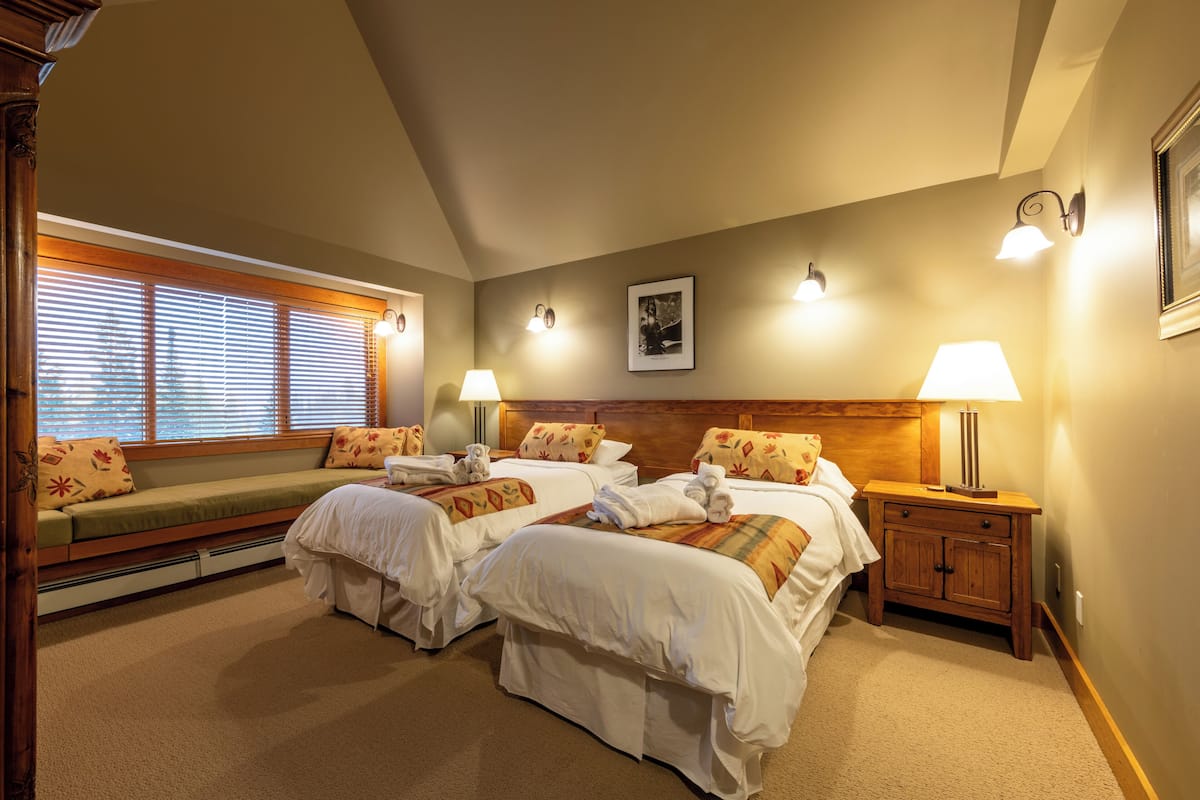 Premier Room, 2 Single Beds, Mountain View