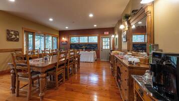 Free daily buffet breakfast