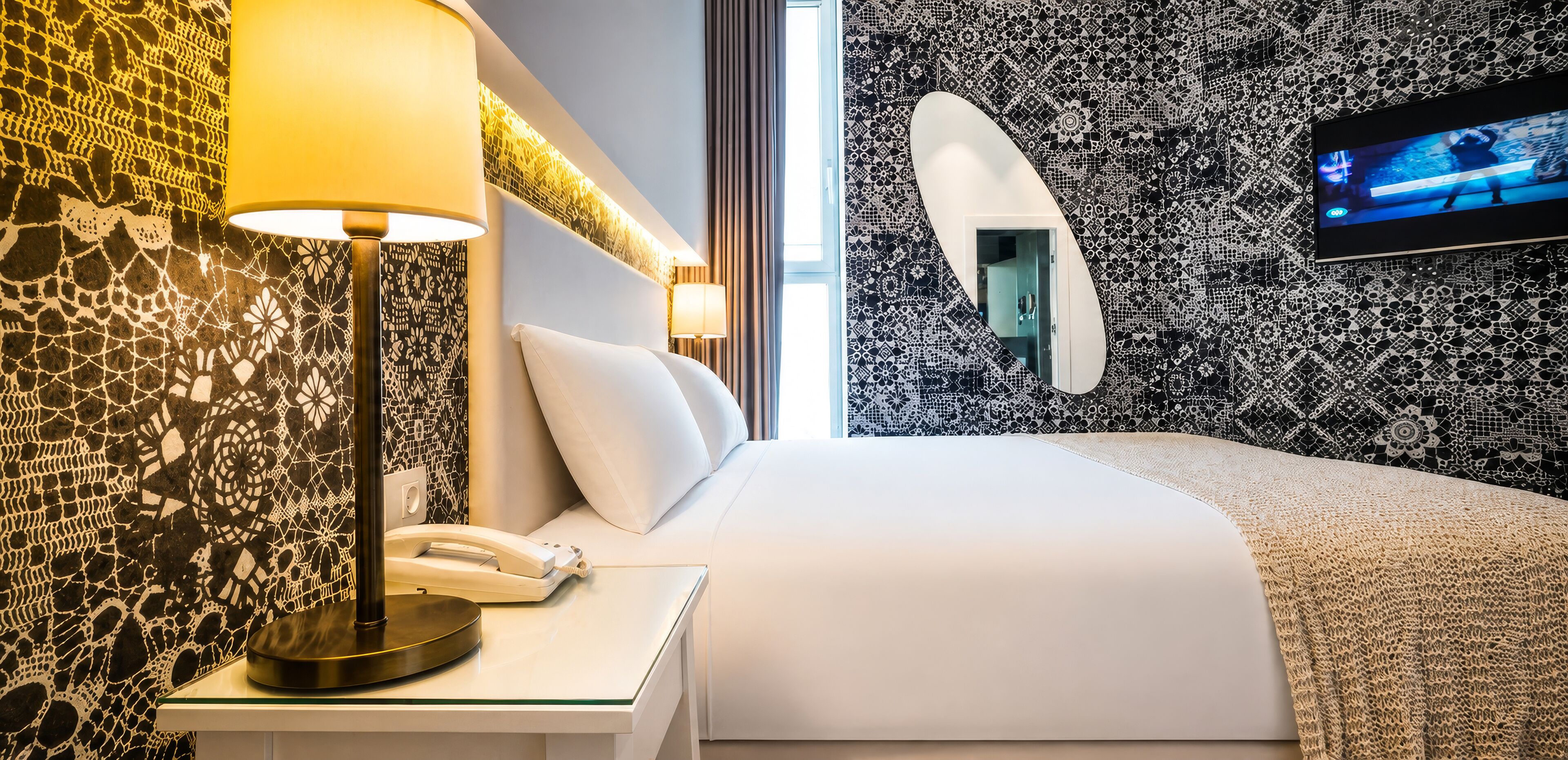 Executive Room | Minibar, in-room safe, desk, blackout drapes