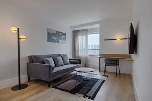 Superior Suite | Minibar, in-room safe, desk, blackout drapes - Metropolitan Hotel (Tel Aviv)