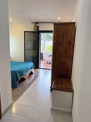 Quarto casal superior | Escrivaninha, cortinas blackout, berços grátis, Wi-Fi de cortesia
