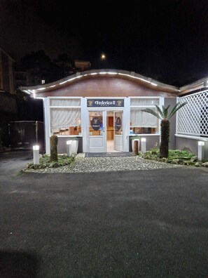 Mặt tiền nơi lưu trú