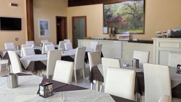 Colazione a buffet, servita tutte le mattine (5 EUR a persona)