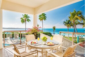 White House Villa, 3 bedrooms, Beach Front | Terrace/patio - Coral Gardens on Grace Bay (Providenciales)