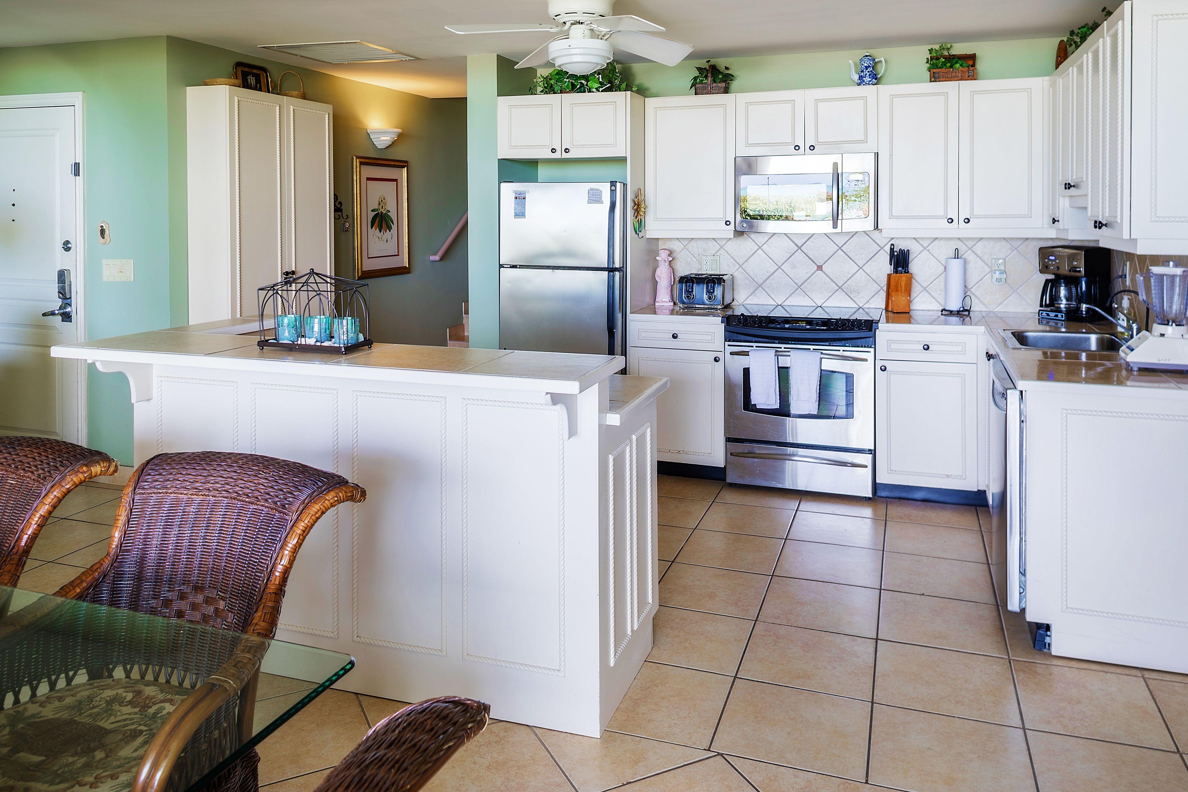 deluxe suite, 2 bedrooms, ocean view | private kitchen | full-sized fridge, microwave, oven, dishwasher