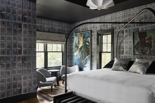 Værelse - 1 kingsize-seng (Maya Angelou Suite) | 1 soveværelse, individuelt design, individuel indretning