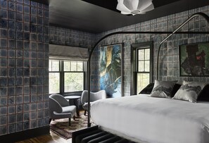 Habitación, 1 cama King size (Maya Angelou Suite) | Decoración personalizada y muebles diferentes 