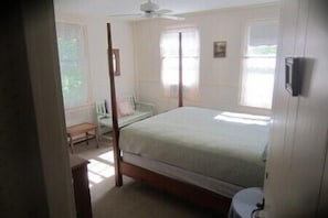 The Violet Room | 1 bedroom, iron/ironing board, free WiFi - Inn at Neshobe River (Brandon)