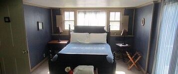 Habitación estándar, balcón, vistas al campo de golf | 1 dormitorio, tabla de planchar con plancha, wifi gratis