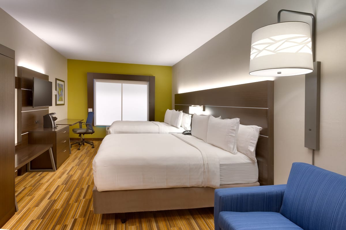 Caja de seguridad en la habitación, escritorio y cortinas blackout