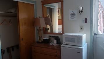 Single Room, Accessible | Premium bedding, down duvets, desk, iron/ironing board