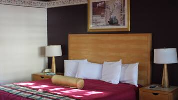 Standard Room, 1 King Bed | 高級寢具、羽絨被、書桌、熨斗/熨衣板