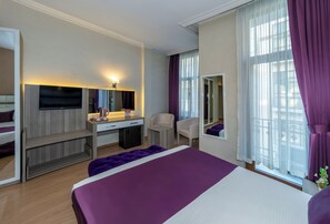 Deluxe Room | Egyptian cotton sheets, premium bedding, free minibar, in-room safe - Nil Hotel (Istanbul)