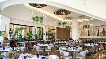 2 restaurants, breakfast, lunch, dinner served; Middle Eastern cuisine