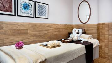 Couples treatment room(s), sauna, Turkish bath/hammam, body treatments