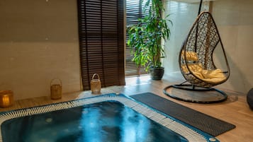 Bañera de hidromasaje interior