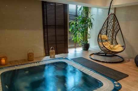 Bañera de hidromasaje interior