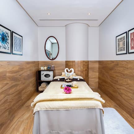 Couples treatment room(s), sauna, Turkish bath/hammam, body treatments