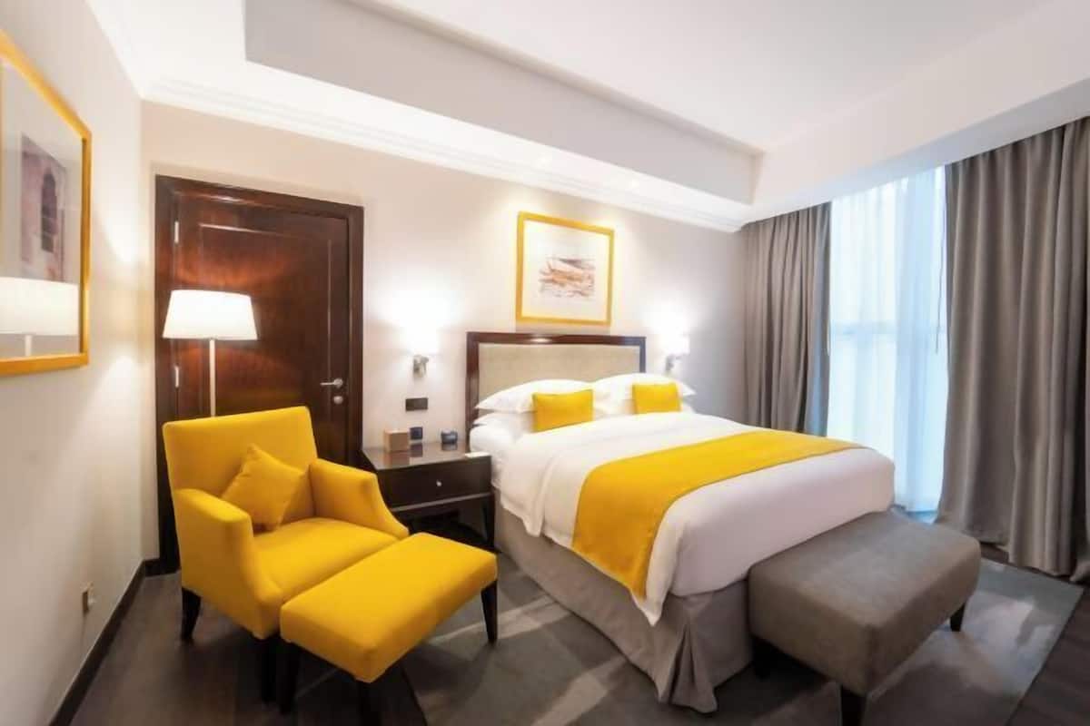 Hochwertige Bettwaren, Zimmersafe, Schreibtisch, schallisolierte Zimmer