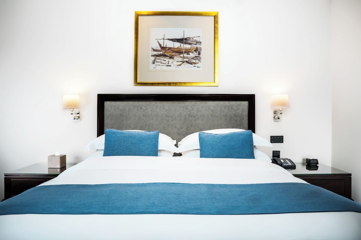 Rom – standard, 1 kingsize-seng | Sengetøy av topp kvalitet, safe på rommet, skrivebord og lydisolert