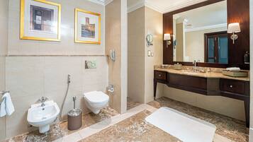 Perlengkapan kamar mandi ramah lingkungan dan pengering rambut