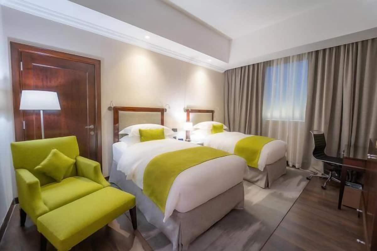 Hochwertige Bettwaren, Zimmersafe, Schreibtisch, schallisolierte Zimmer